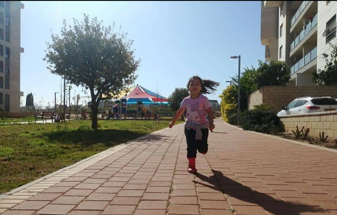 "רצינו שהבנות יגדלו בסביבה של זוגות וצעירים וילדים", צילום: נועה בראל