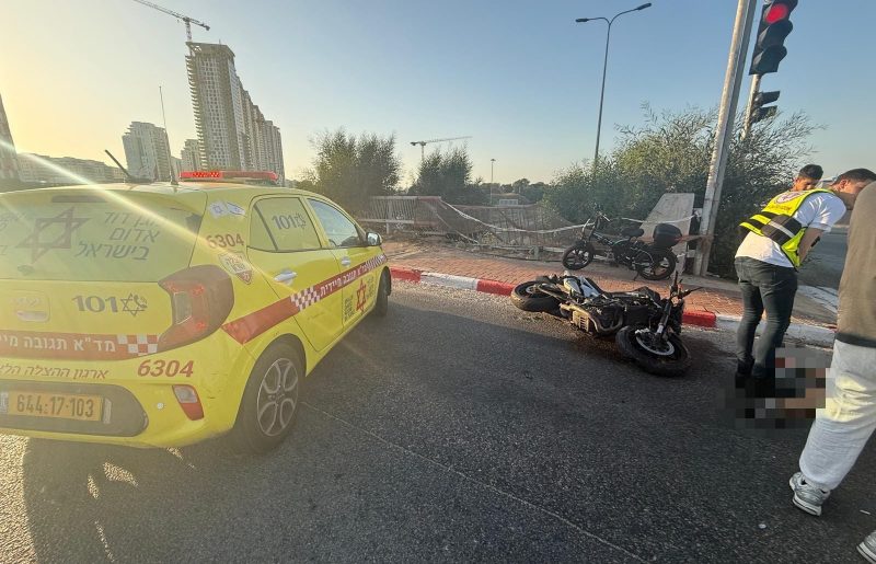 נתניה- רוכב אופנוע כבן 24 נפגע מרכב ברחוב הארי טרומן, פונה במצב בינוני לבית החולים